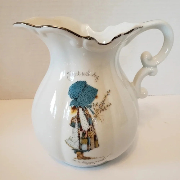 Vintage Holly Hobbie Silver Trimmed Porcelain Pitcher/Bowl/Bud Vase Set . - Picture 5 of 16